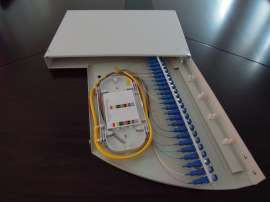 深圳毅宏光通信12-24口旋转式光纤终端盒19英寸光纤配线架机架固定安装
