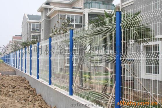 桃型柱护栏网，欧式护栏网